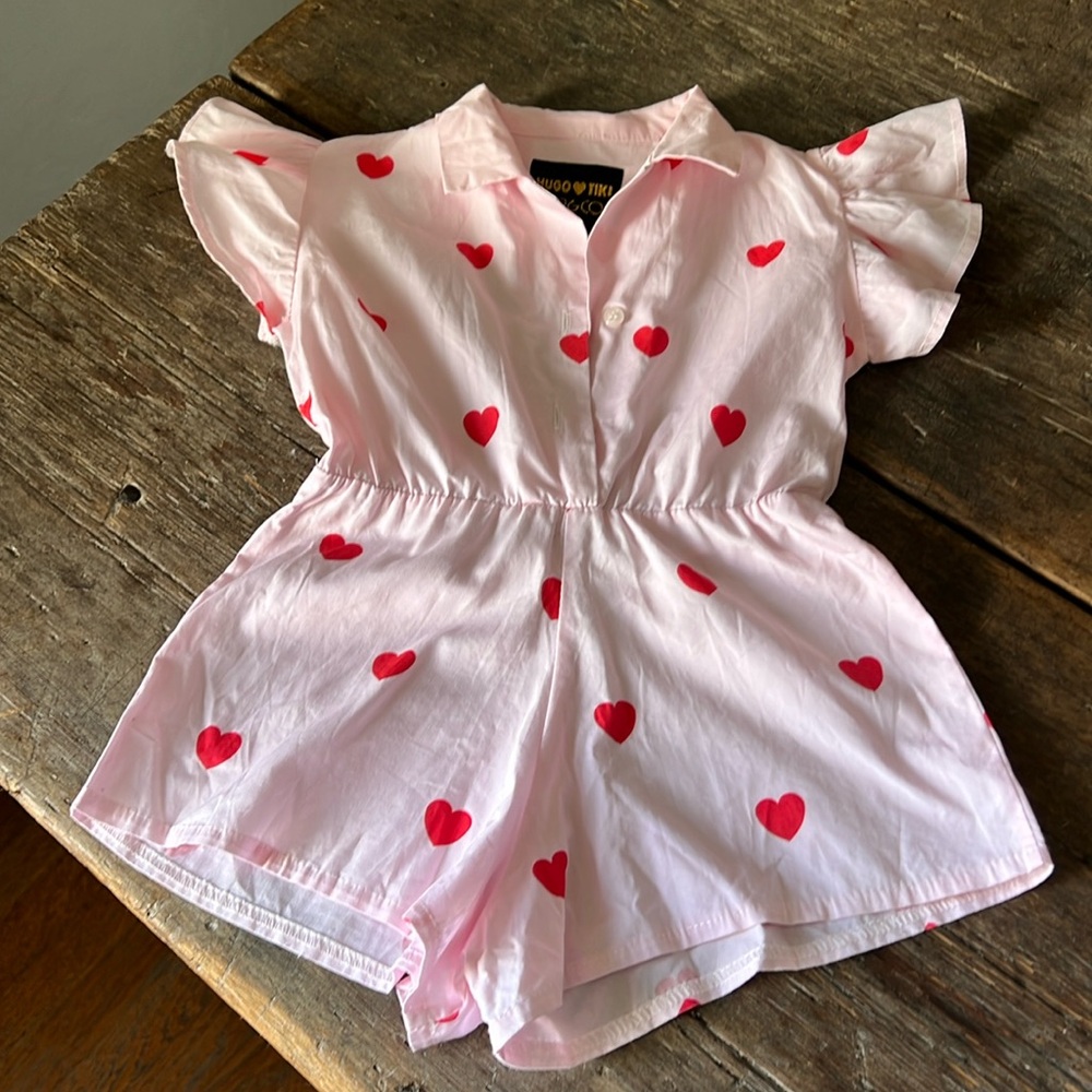 Hugo 🩷 Tiki heart cotton romper 2T 😍